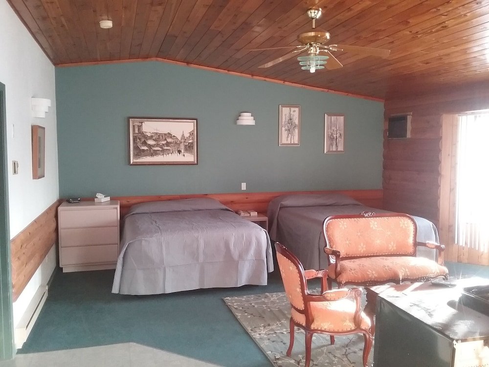 2 Bedrooms Family Suite with balcony and with mountain view Alpine Inn