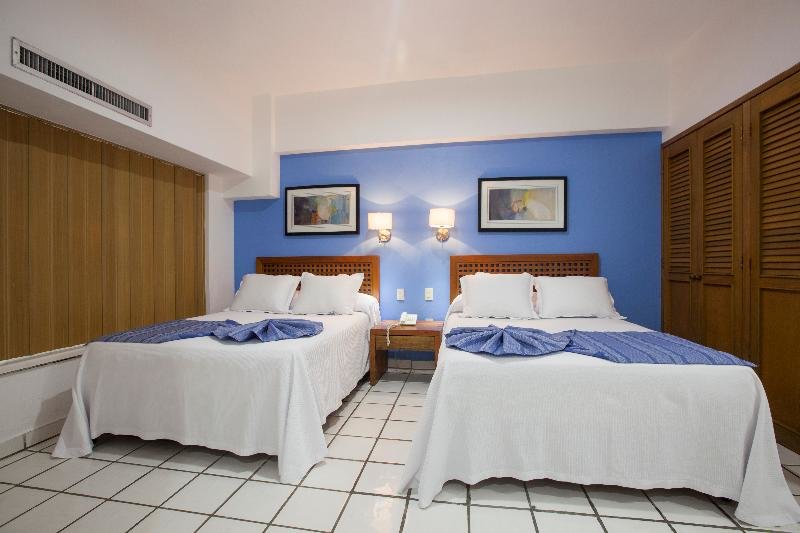 Standard quadruple chambre avec balcon et Vue jardin Costa de Oro Beach Hotel