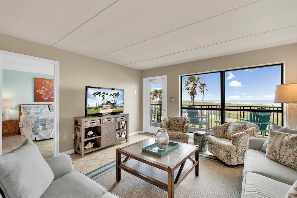 Standard room Ocean view condo in resort with all the amenities