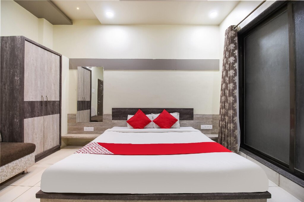 Standard Suite OYO Flagship 71595 Hotel Lakhdatar