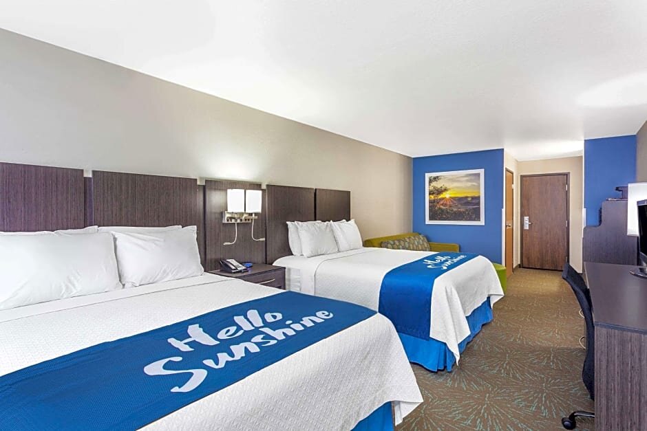 Четырёхместный люкс c 1 комнатой Days Inn & Suites by Wyndham East Flagstaff