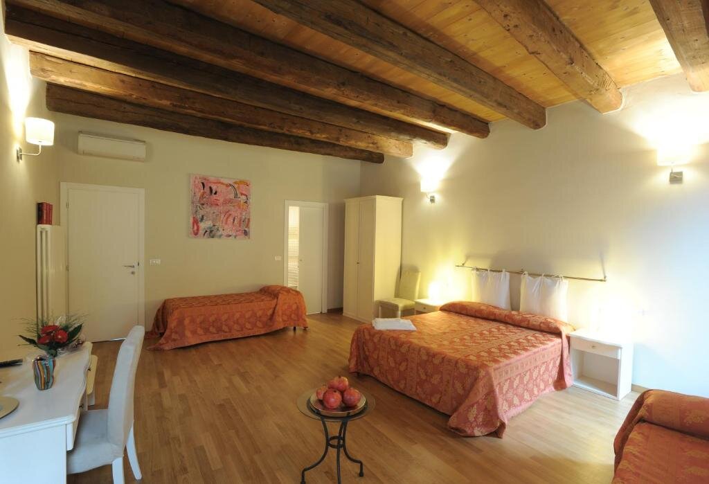 Четырёхместный номер Standard Honey Rooms Ferrara