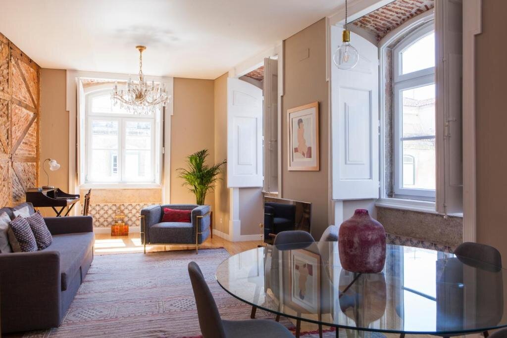 Appartamento Alfama Baixa Spacious And Bright Apartment Blends the Historic and the Contemporary 2 Bedrs & 2 Bathrs AC 18th Century Building