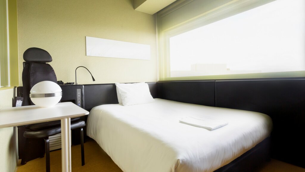 Кровать в общем номере (женский номер) remm Shin-Osaka