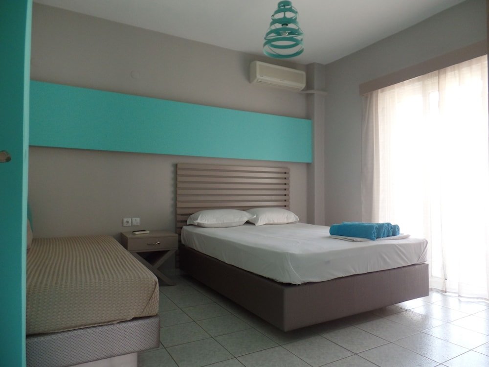 Standard Familie Zimmer mit Balkon Ouzas Luxury Hotel