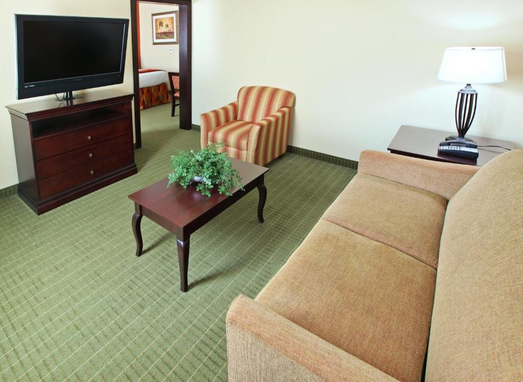 Suite Holiday Inn Express and Suites Henderson, an IHG Hotel