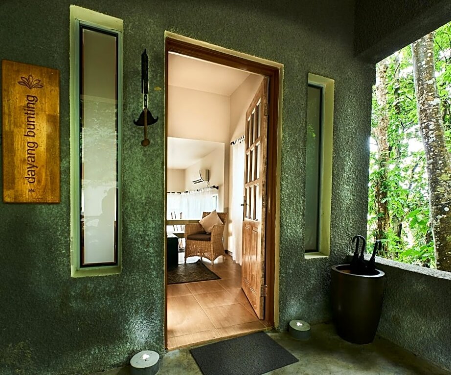 Коттедж с 2 комнатами Ambong Rainforest Retreat