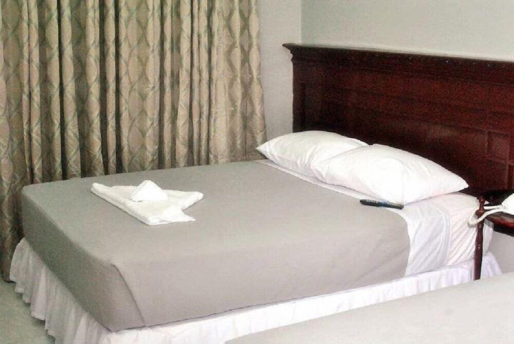 Кровать в общем номере KAPIS MANSIONS HOTEL