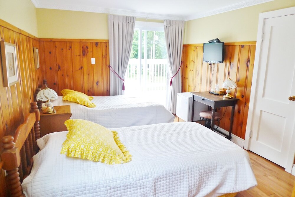 Économie double chambre avec balcon Cavendish Breeze Inn