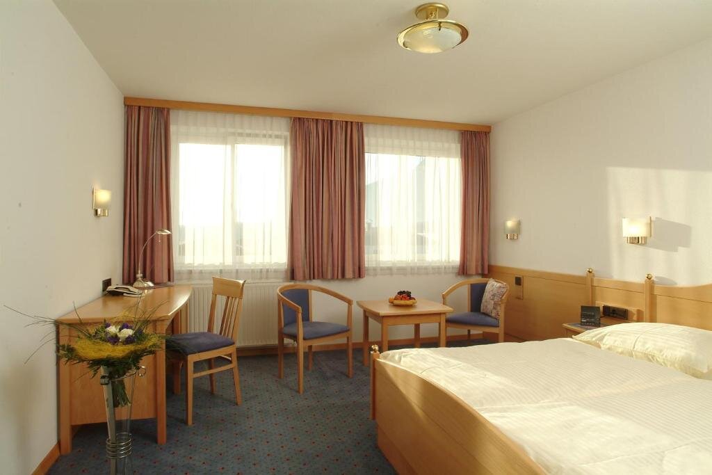 Трёхместный номер Standard Airporthotel Salzburg - Hotel am Salzburg Airport