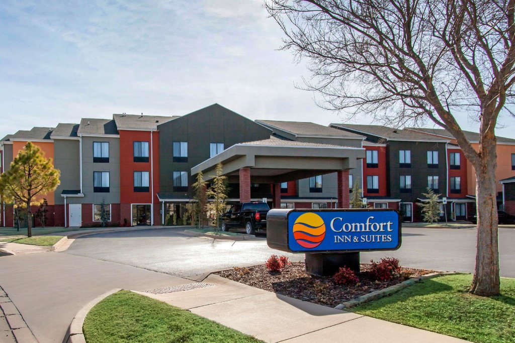 Кровать в общем номере Comfort Inn & Suites Norman near University