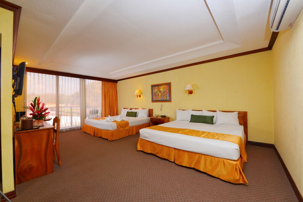 Четырёхместный номер Standard Best Western Hotel & Casino Kamuk
