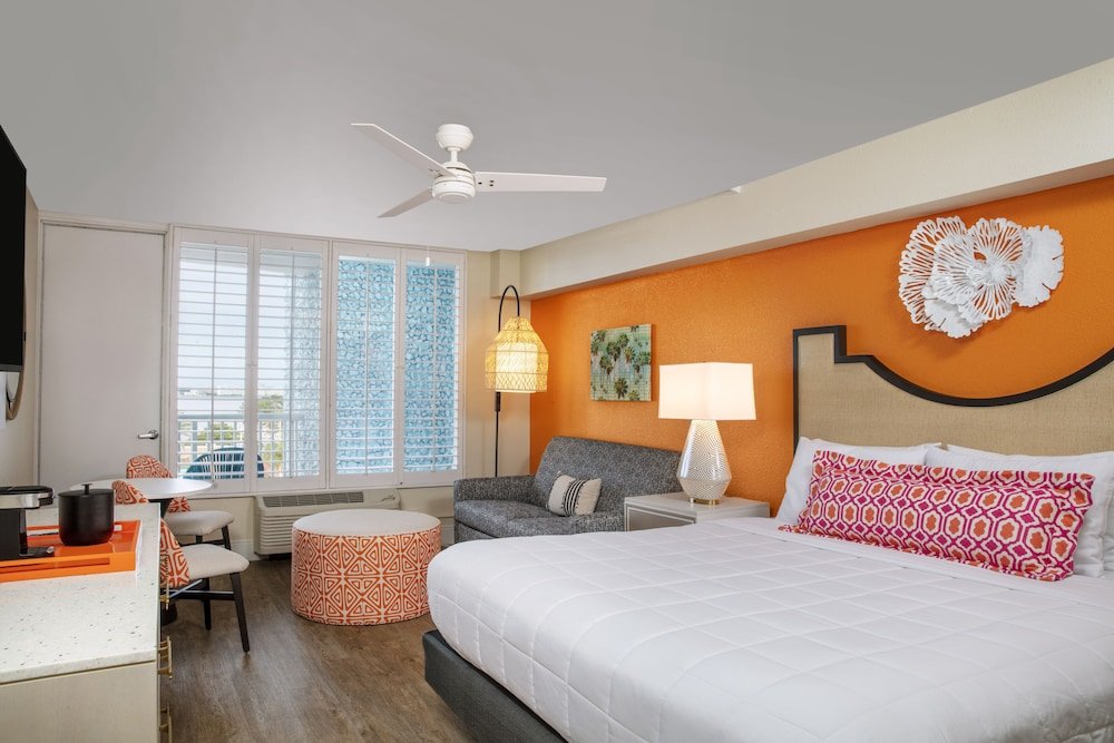 Standard Double room with balcony and with bay view Grand Plaza Hotel St. Pete Beach