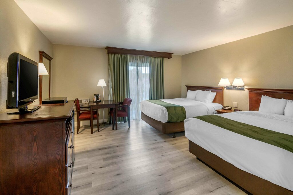 Standard Quadruple room Quality Inn & Suites El Cajon San Diego East