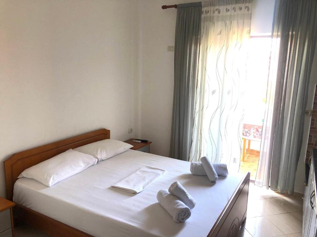 Standard Double room with balcony Dine Apartments