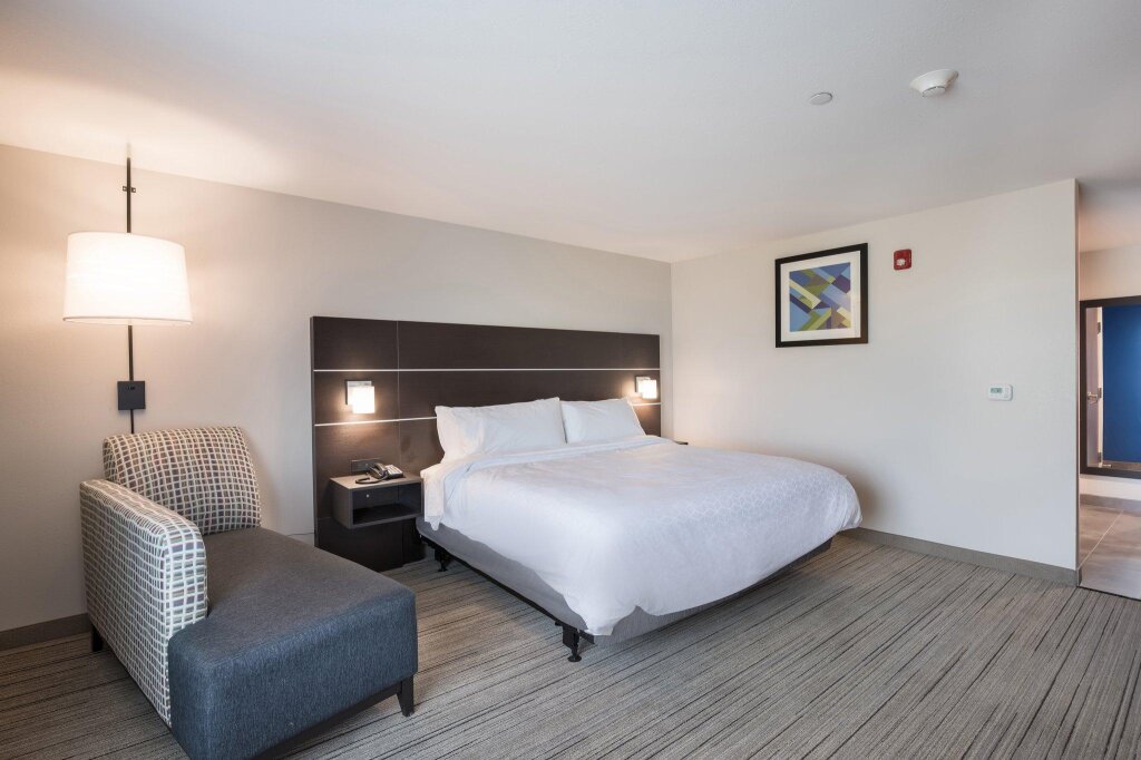Camera Standard Holiday Inn Express & Suites Chicago - Hoffman Estates, an IHG Hotel