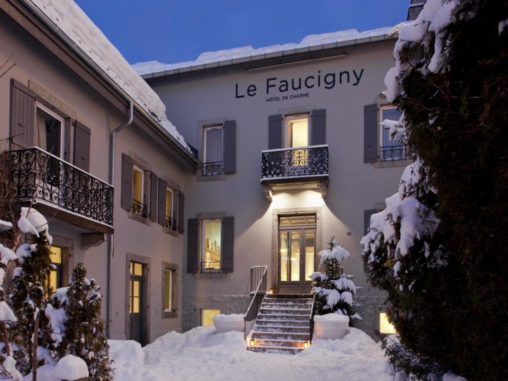 Кровать в общем номере Le Faucigny - Hotel de Charme