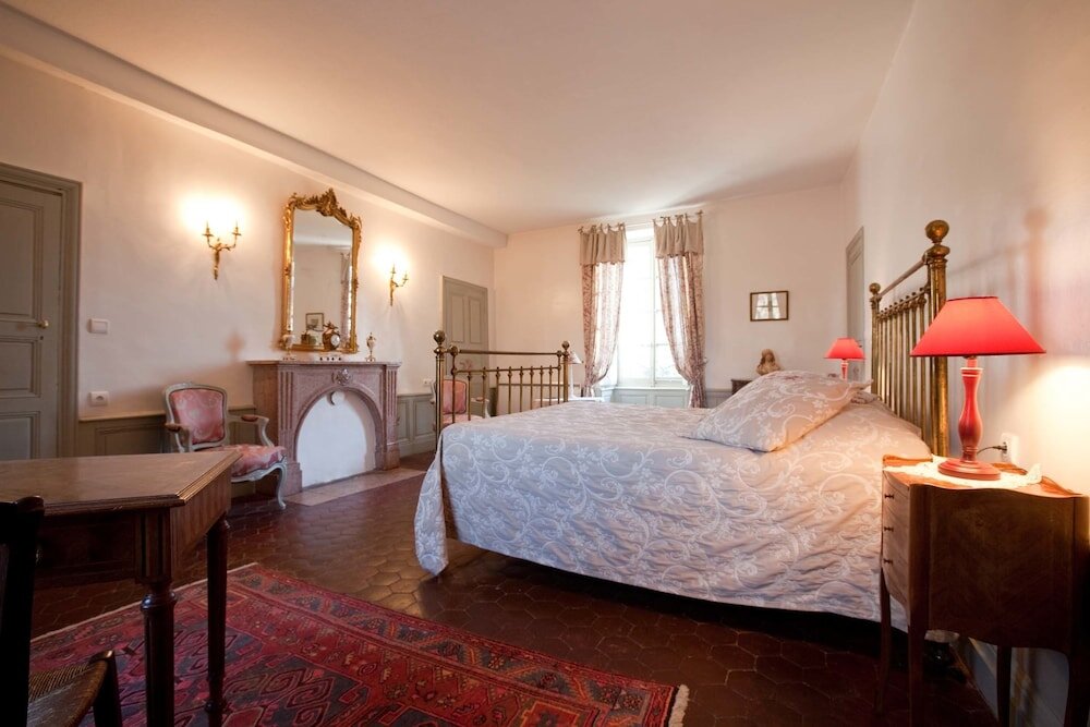 Коттедж с 5 комнатами Château de Tailly
