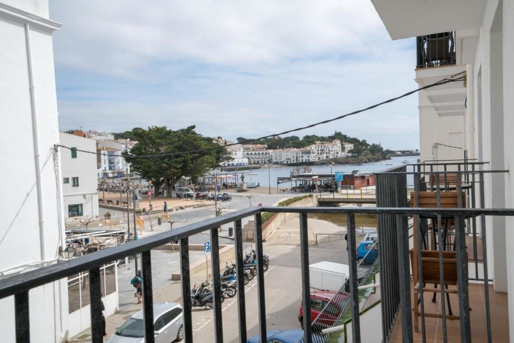 Habitación doble Estándar con balcón Hostal Marina Cadaqués