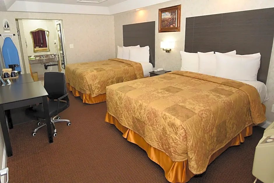 Четырёхместный номер Standard Country View Inn & Suites Atlantic City
