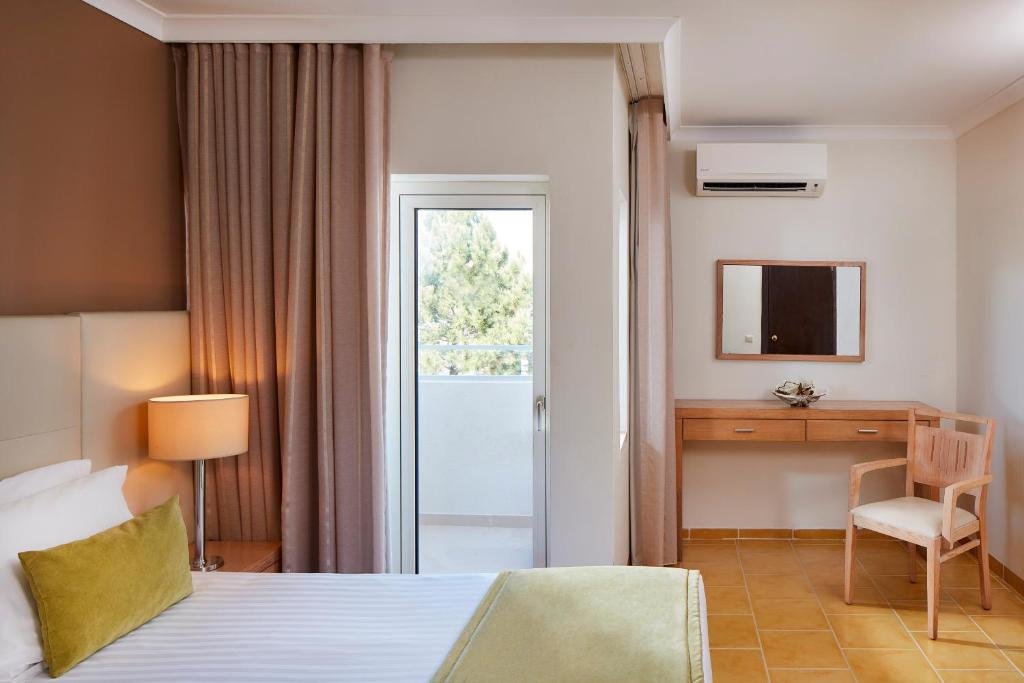 Suite with pool view Santa Eulalia Hotel & Spa