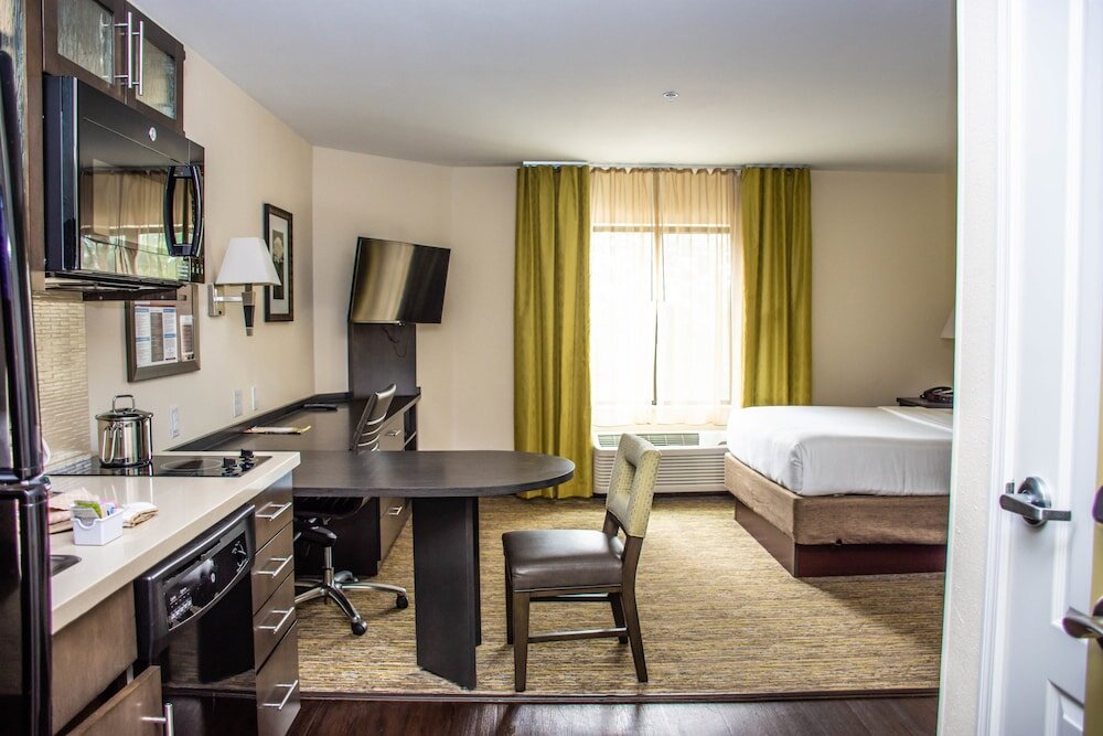 Люкс Candlewood Suites : Overland Park - W 135th St, an IHG Hotel