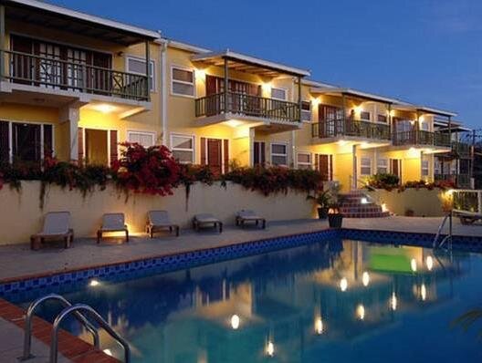Четырёхместный люкс Deluxe с красивым видом из окна Grooms Beach Villa & Resort