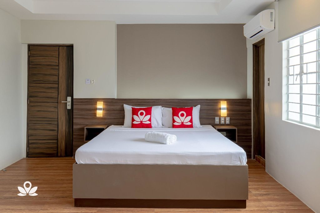 Standard Doppel Zimmer RedDoorz at V Plaza Hotel Manila