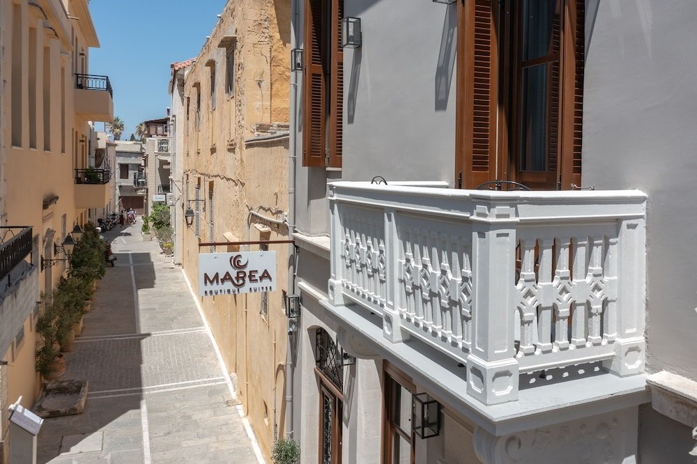 Полулюкс с балконом и с видом на город Marea Boutique Suites
