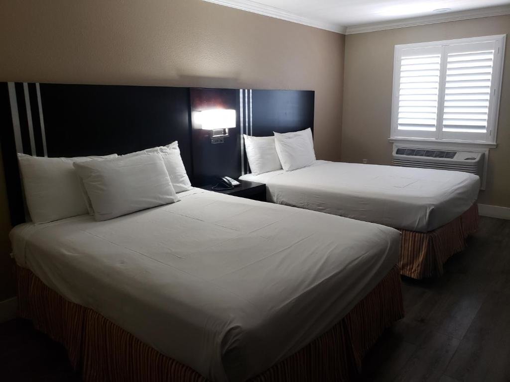 Standard Double room Fairview Inn & Suites