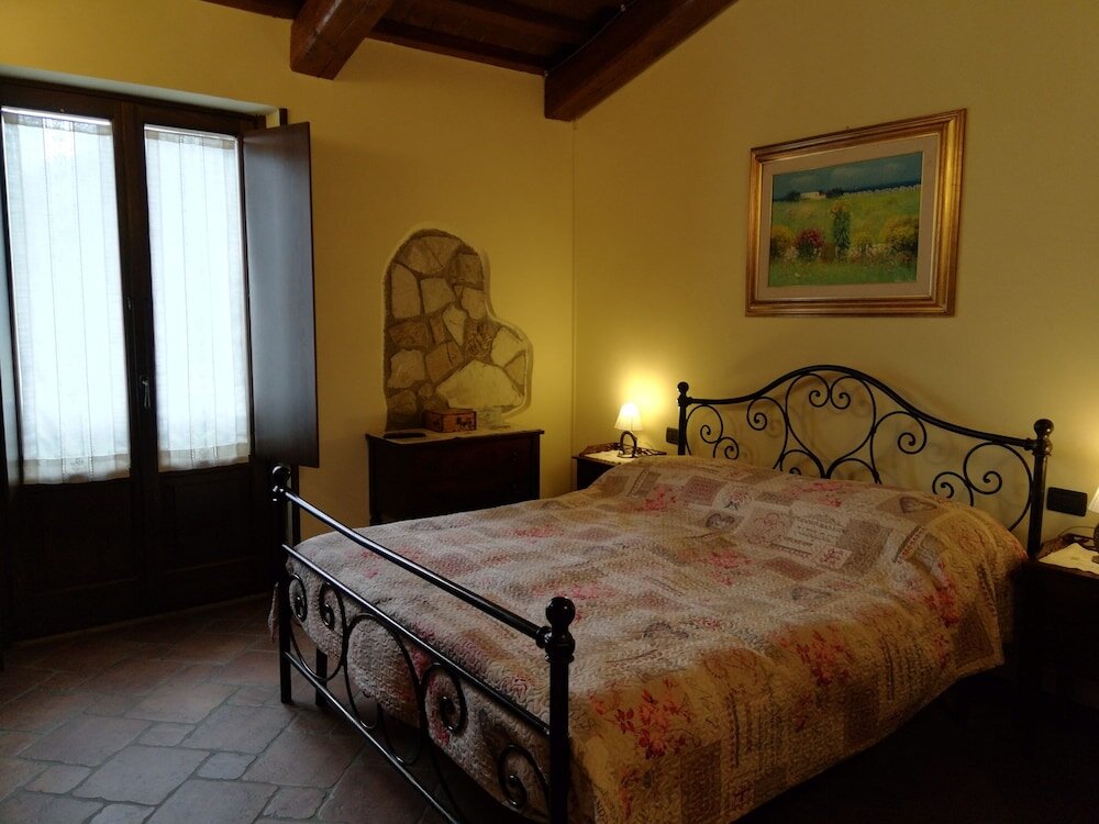 1 Bedroom Comfort Triple room with view Bio Agriturismo Olivastrella