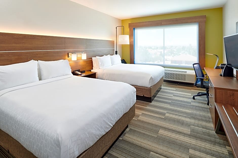 Четырёхместный номер Standard Holiday Inn Express & Suites Taylor, an IHG Hotel