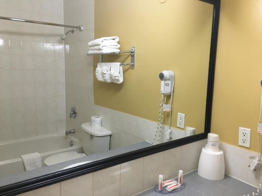 Standard Double room Super 8 by Wyndham Thunder Bay