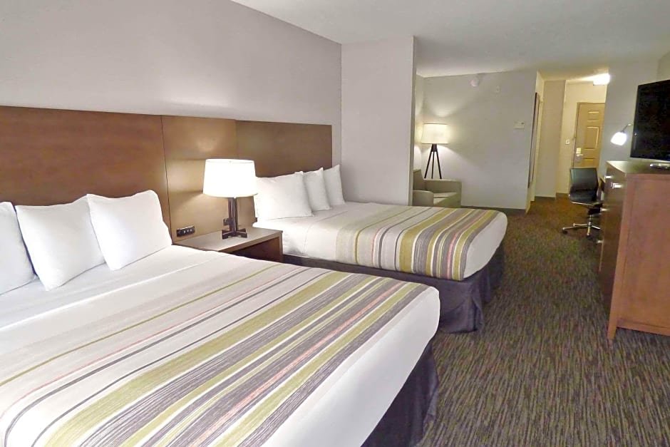 Четырёхместный люкс Country Inn & Suites by Radisson, Tampa-Brandon, FL