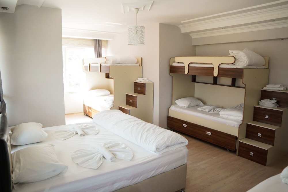 Кровать в общем номере Başarir Hotel