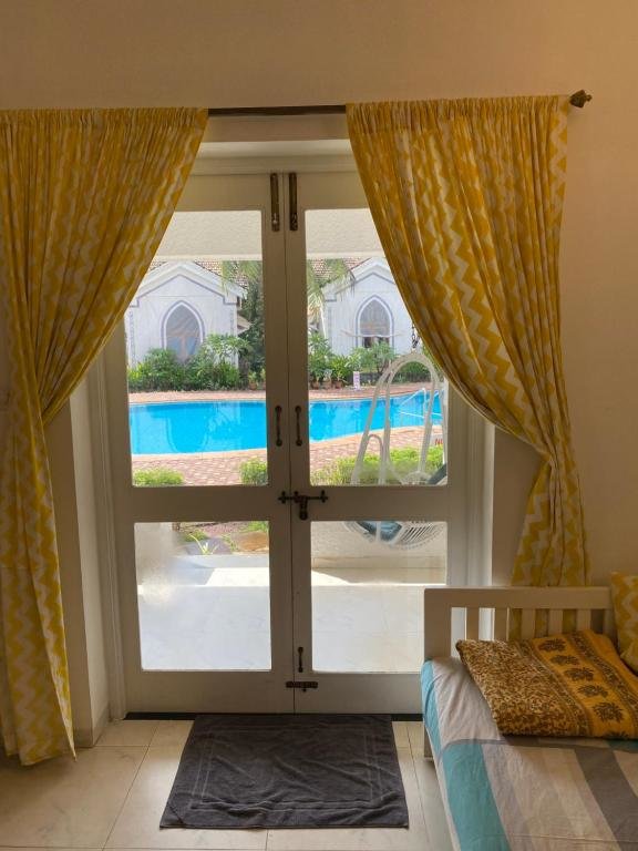Люкс Luxury с видом на бассейн Susegad Suites Goa Apartments & Villas Riviera Hermitage Arpora