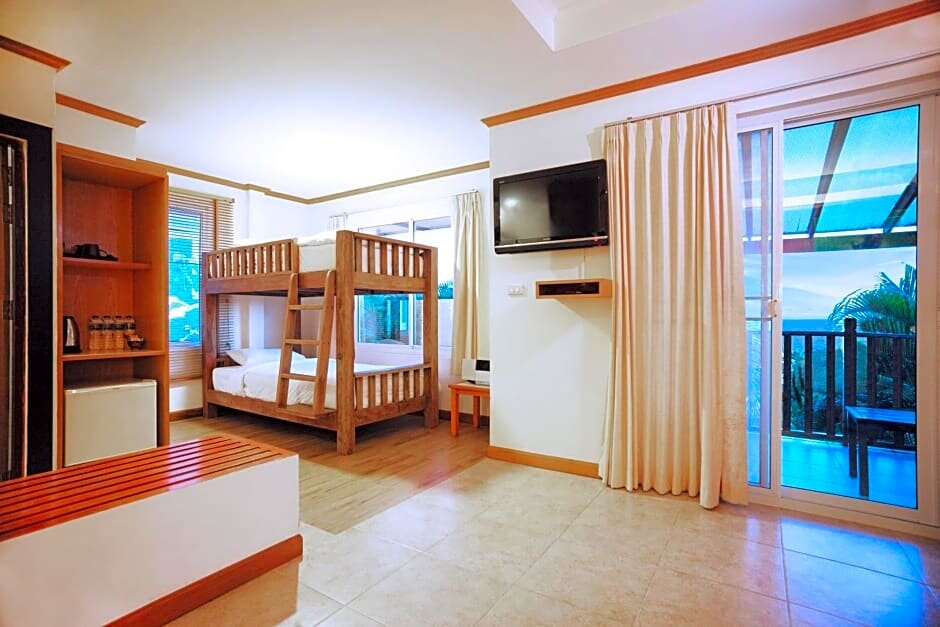 Standard quadruple chambre Vue mer Pinnacle Koh Tao Resort