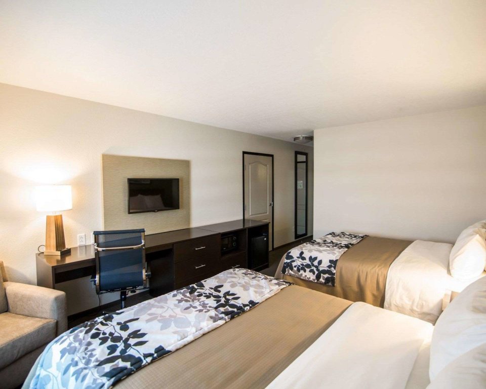 Standard Quadruple room Sleep Inn & Suites & Conference Center