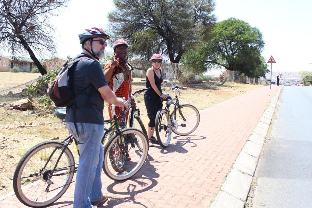 Тент Authentic Bicycle Tours and Backpackers