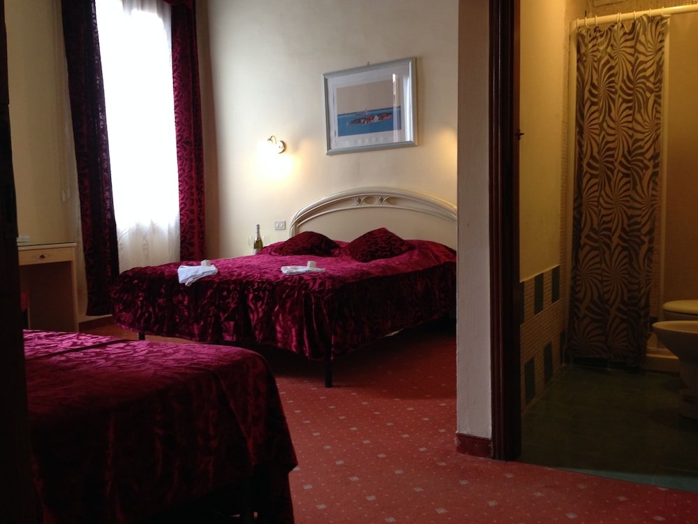 Standard Triple room Hotel Casa Linger