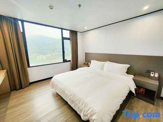 Люкс Deluxe с 3 комнатами с видом на реку Wangjiang Hotel