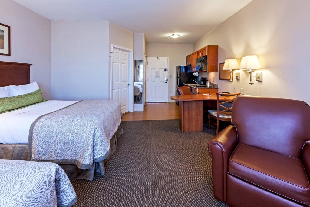Suite Candlewood Suites Baytown, an IHG Hotel