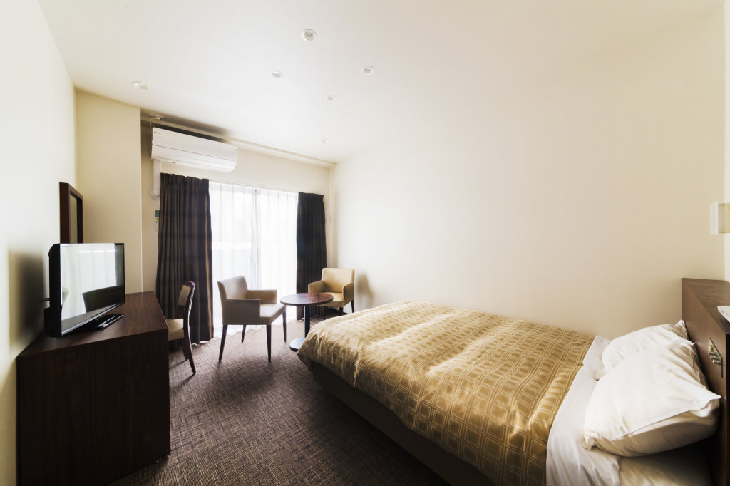 Кровать в общем номере (женский номер) Kanku Izumisano First Hotel