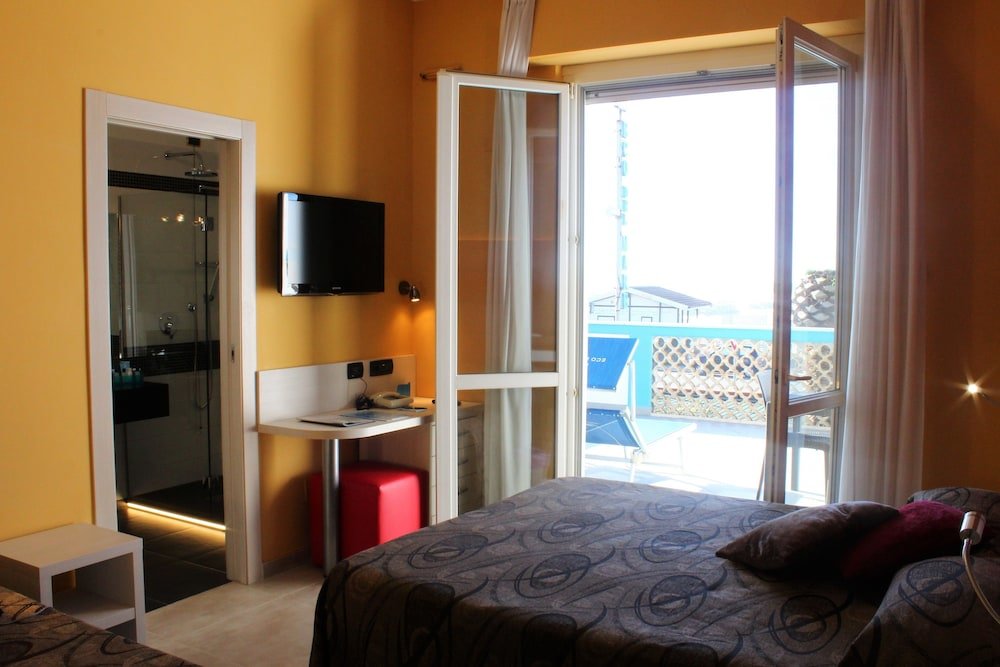 Трёхместный номер Standard с балконом и с видом на море Hotel Eco Del Mare