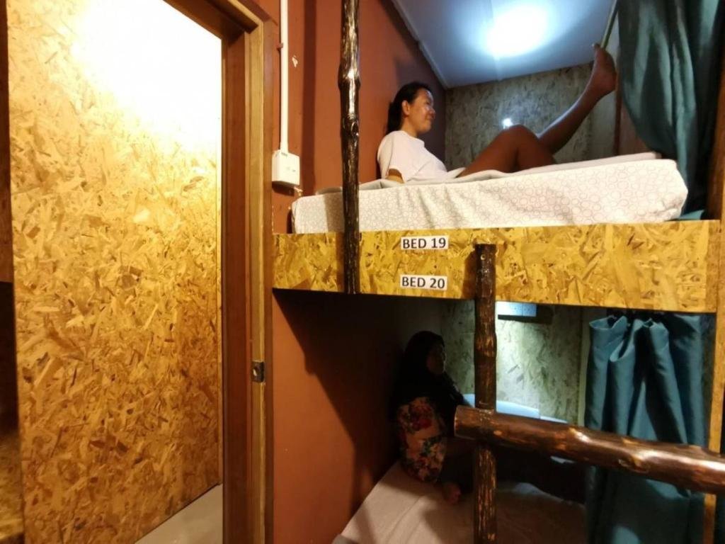 Кровать в общем номере Agosto Taman Negara Hostel
