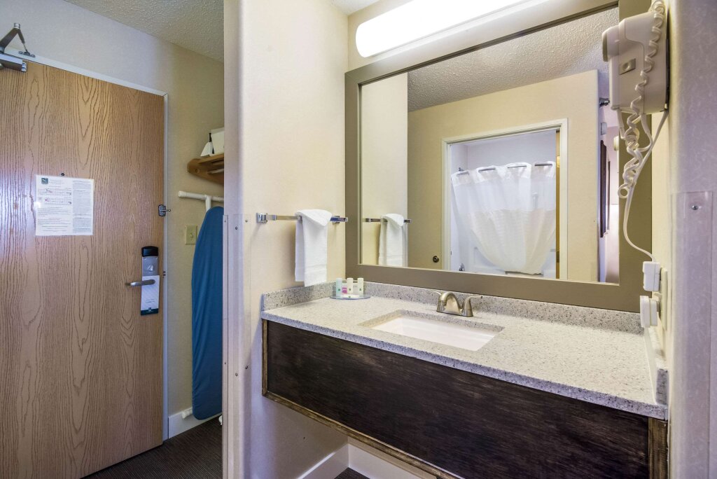 Business Double room Quality Inn & Suites West