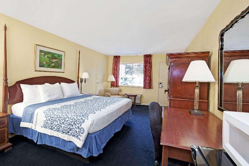 Standard Double room Days Inn by Wyndham Newport News