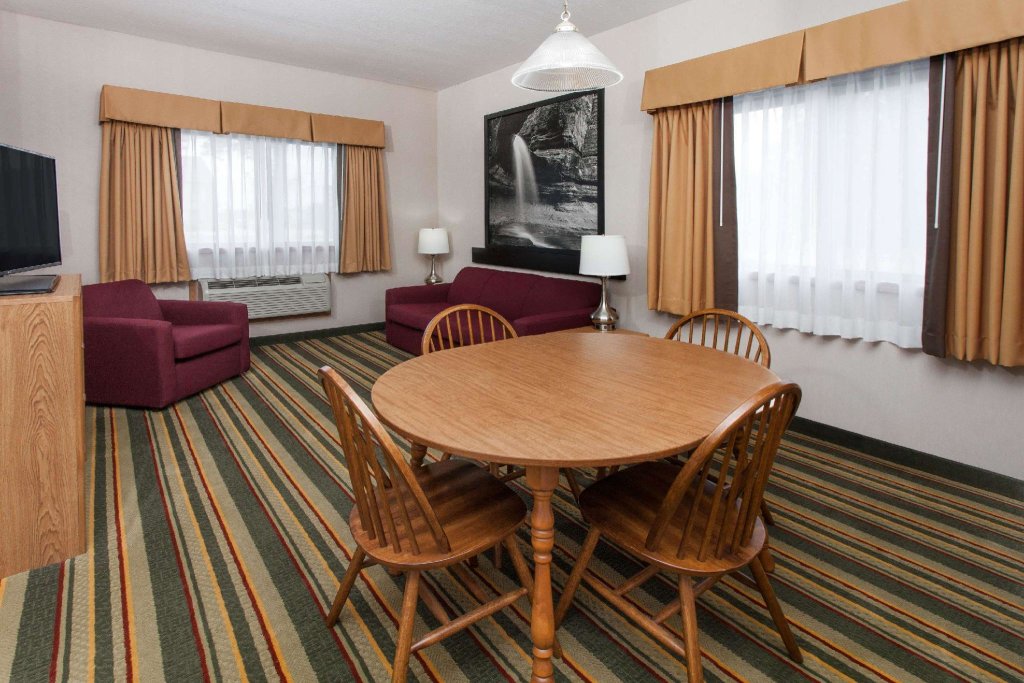 Standard double chambre 1 chambre Super 8 by Wyndham Ottawa Starved Rock