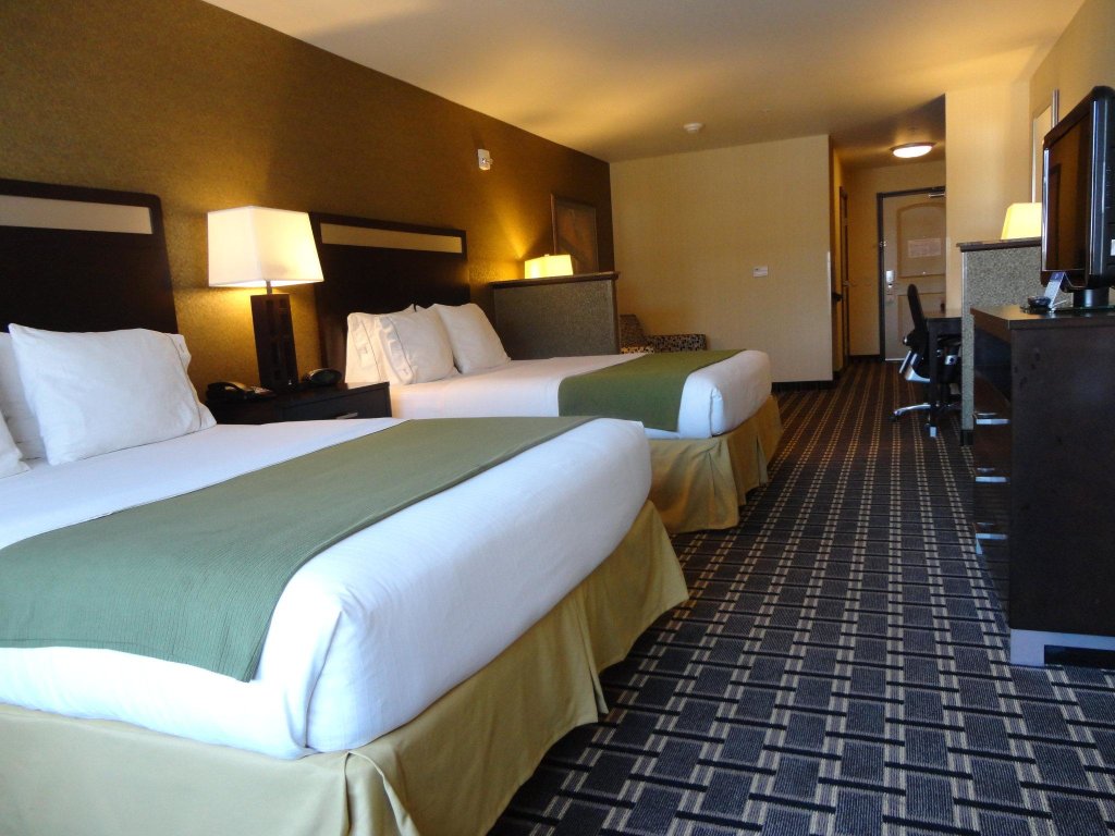Люкс Deluxe Holiday Inn Express and Suites Limerick-Pottstown, an IHG Hotel