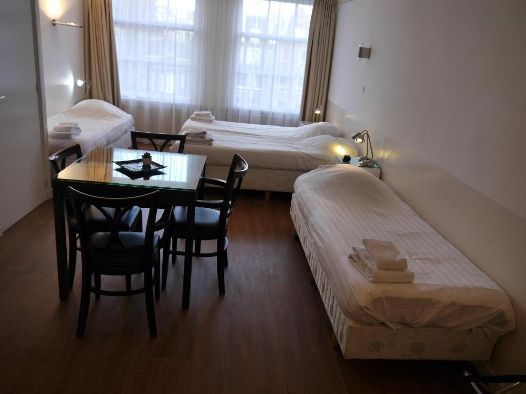 Четырёхместный номер Standard Hotel Prinsenhof Amsterdam